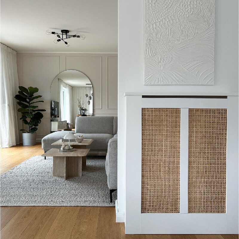 Lumineux, minimaliste avec des accents chaleureux et agréables