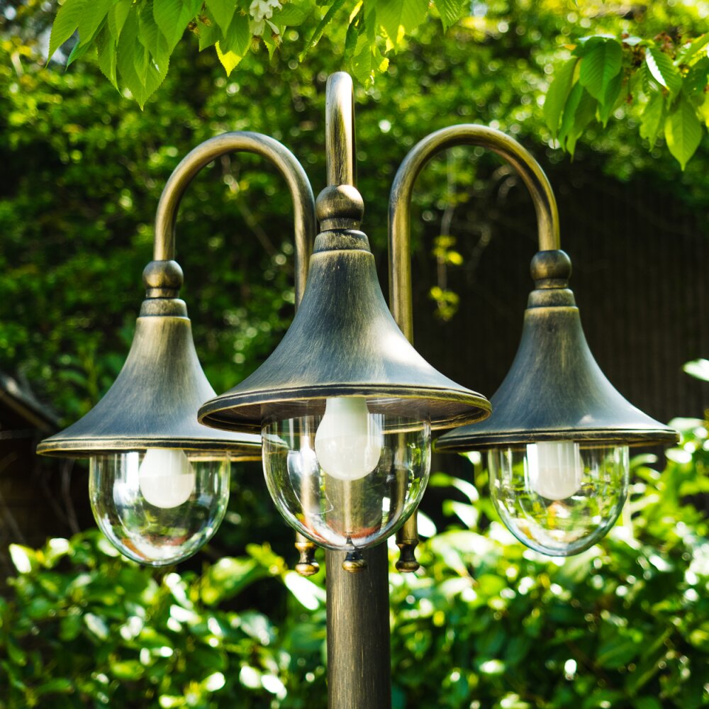 Réverbère Elgin Brun doré, 3 lumières main product photo